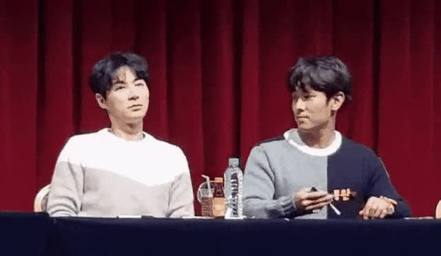 멤버들 장난에 반응하는 김동완 & 신혜성 차이