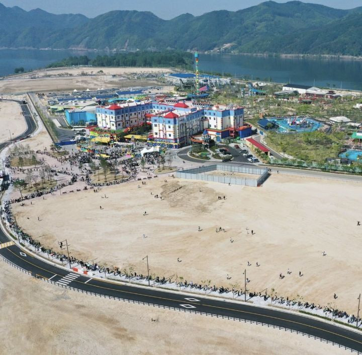 오늘 정식 개장한 레고랜드 입장줄