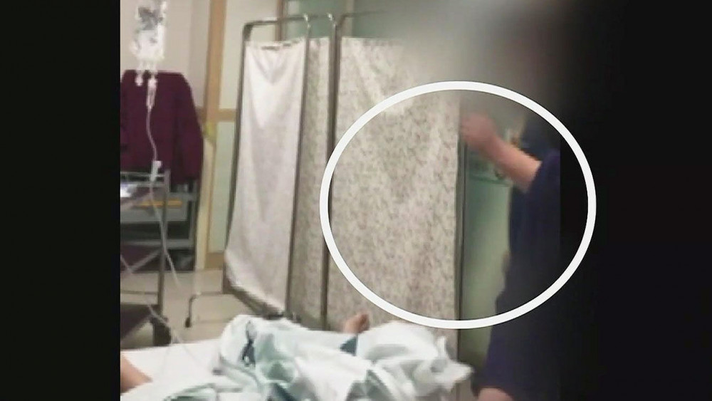 의사 업무를 간호사가…의사는 옆에서 "파이팅"